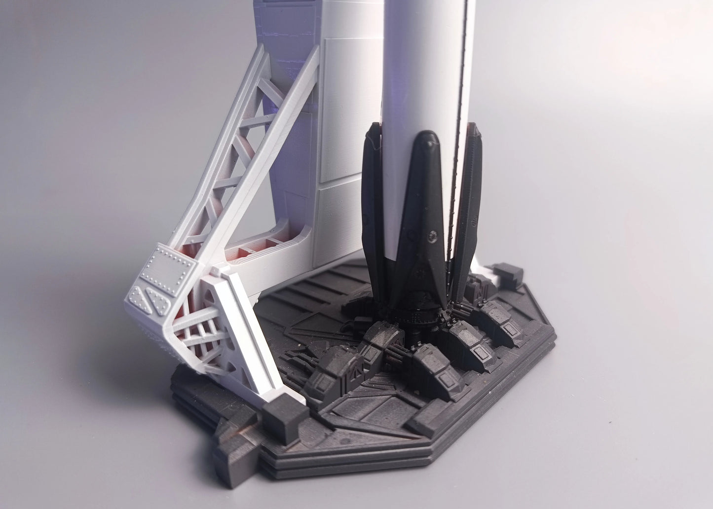 SpaceX Falcon 9 at Launch Pad model 1:200 (35 CM)